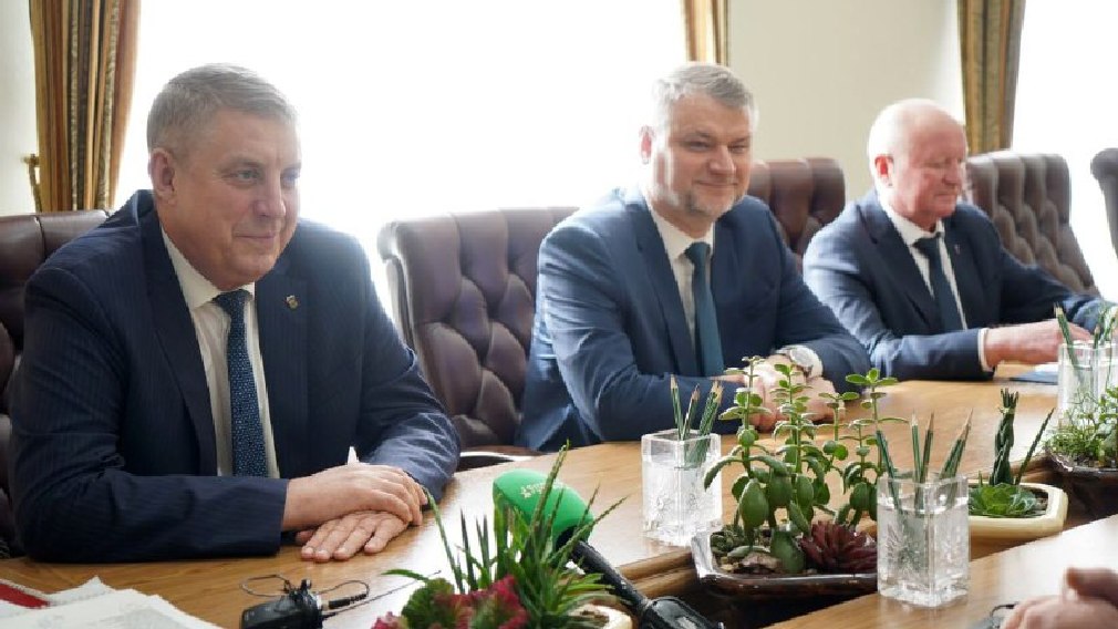 Губернатор Александр Богомаз провел рабочую встречу с делегацией Республики Беларусь